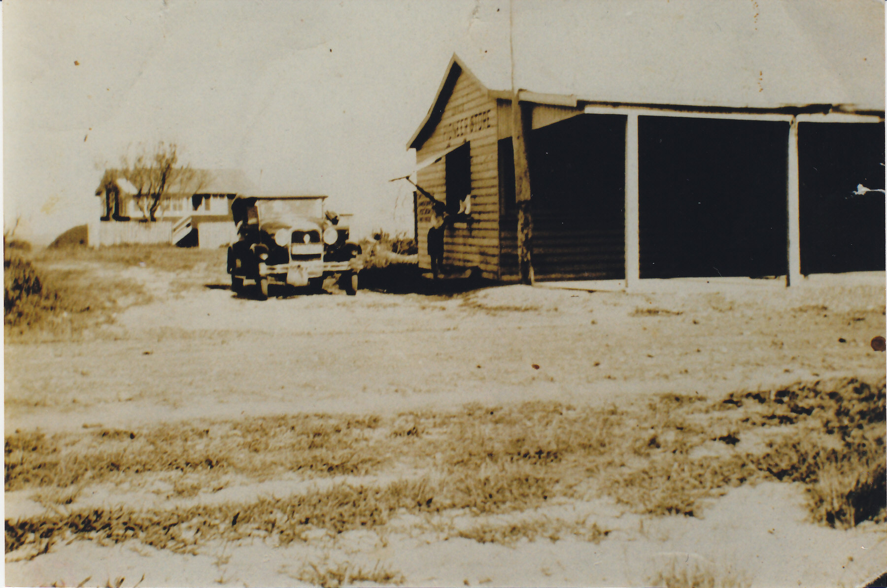 F1; B3-17 Hutley Shop